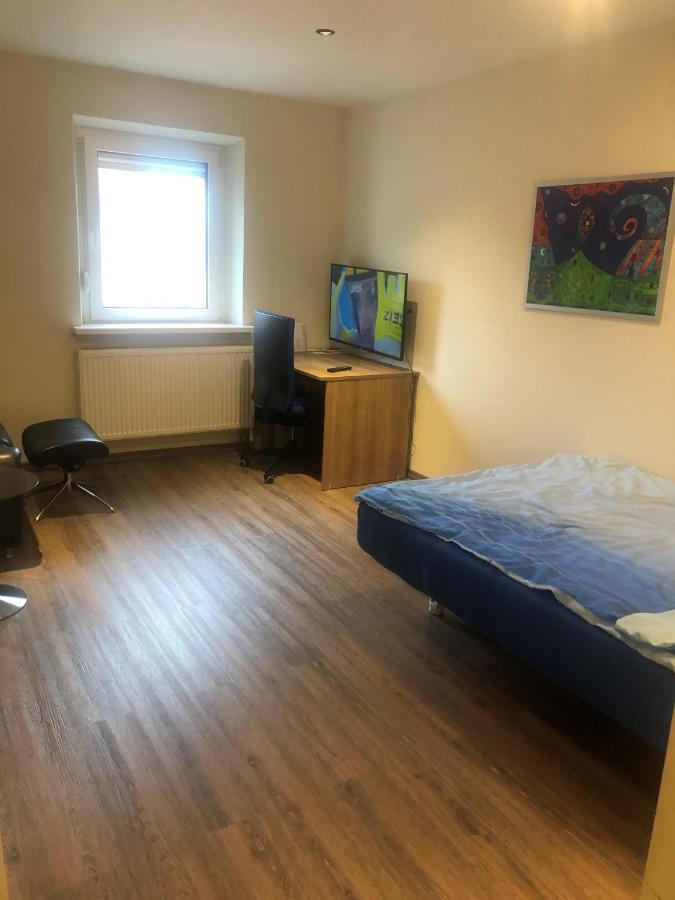 Calm Spacy Room, Own Modern Bath, Near Center, To 1 Person Or A Couple - Not Suitable For Craftsmen, Not Accepted - Privatly Rented Nuremberg Luaran gambar